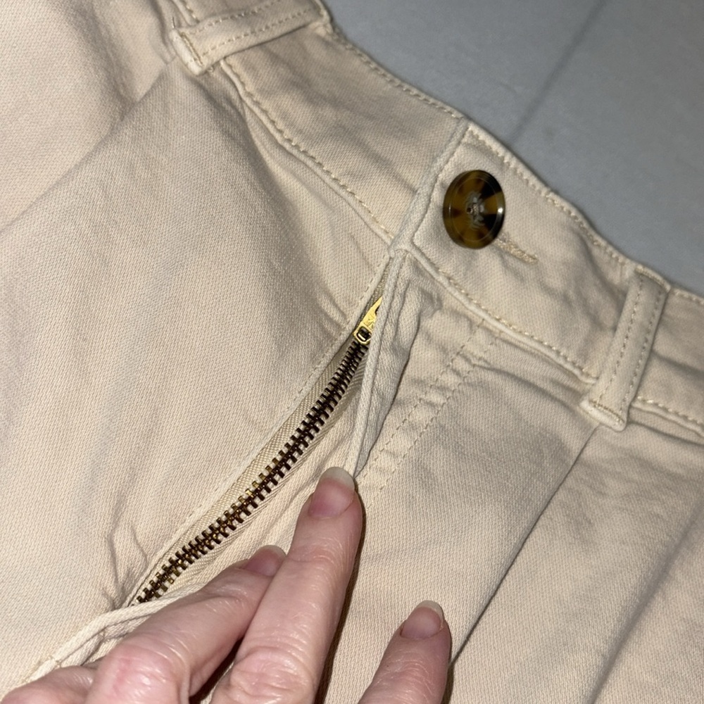 Maurices shorts button/zip close pockets stretchy in back pleated size 14 NWOT - Picture 6 of 9